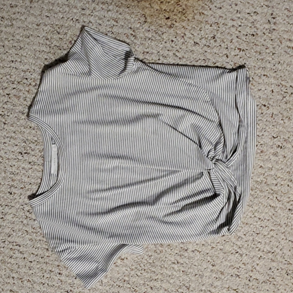 Women's medium gray and white top